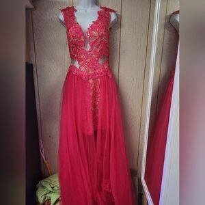 Elegant Pink Lace Evening Gown